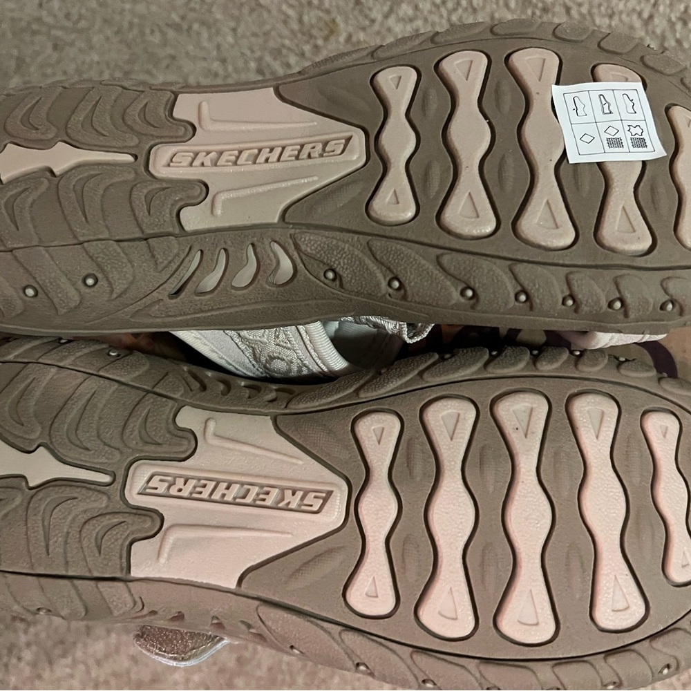 Skechers Cream Sandals with Textured Straps and Thick Sole - Picture 3 of 4